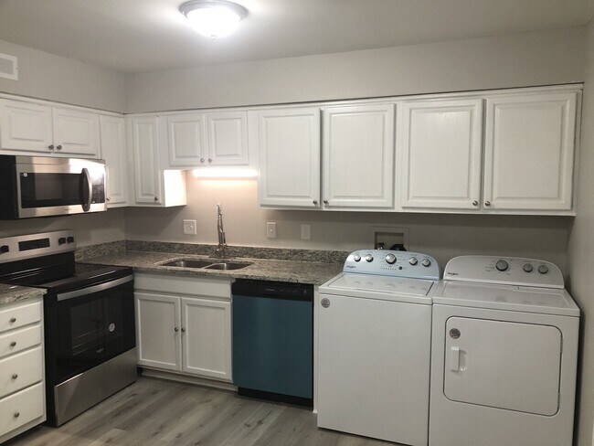 Photo - Del Unit 207-E