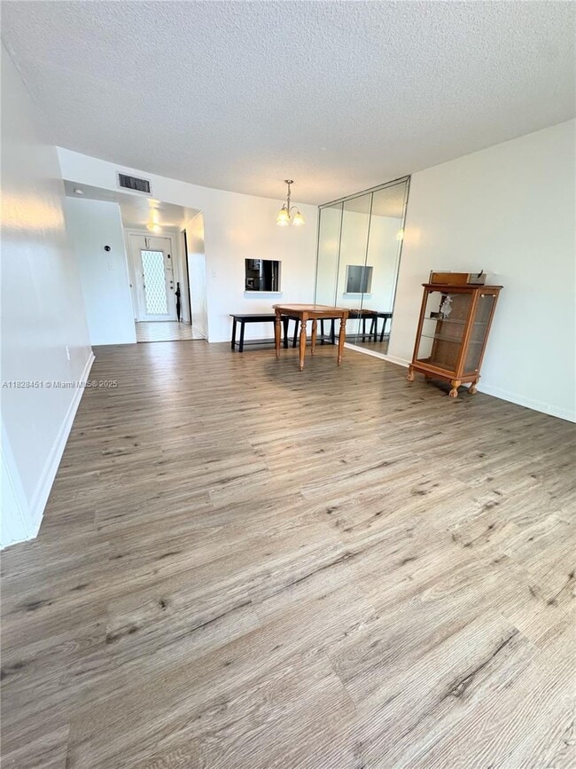 Photo - 8435 Sunrise Lakes Blvd Unidad 302