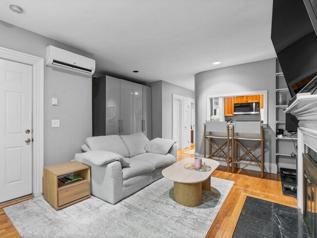 Photo - 19 Greenwich Pk Unit 2