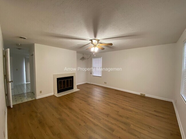 Photo - 2 Bedroom / 2.5 Bathroom / Amenities Include Pool & Tennis Courts / Assigned Parking / Minutes to...