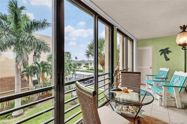 3392 NE Causeway Blvd Unit 304