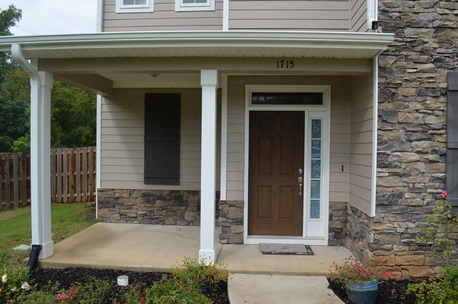 Photo - 1715 Davenport Dr