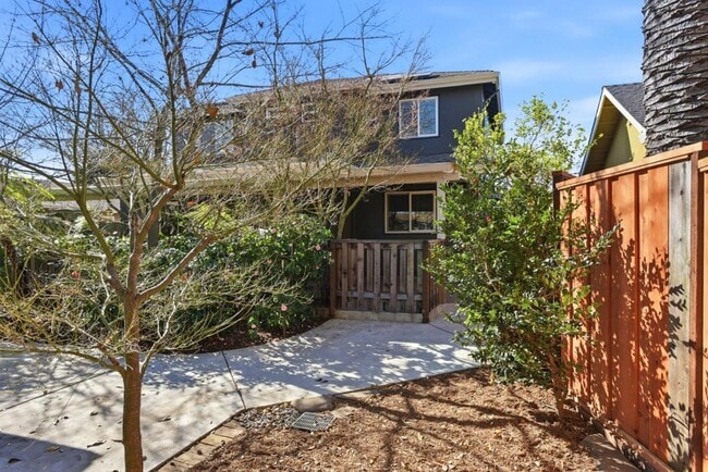 Photo - 659 Upton St