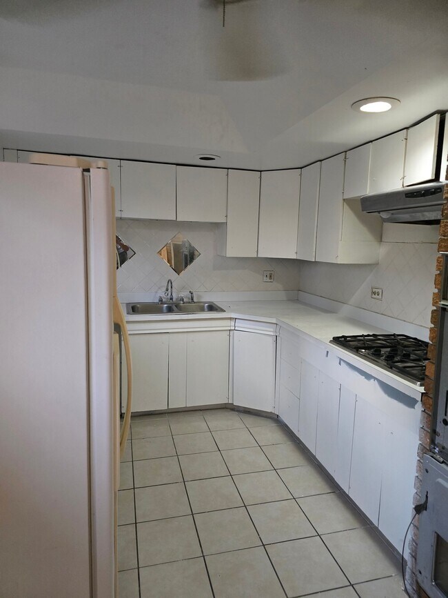 41192 N Green Bay Rd Unit Main