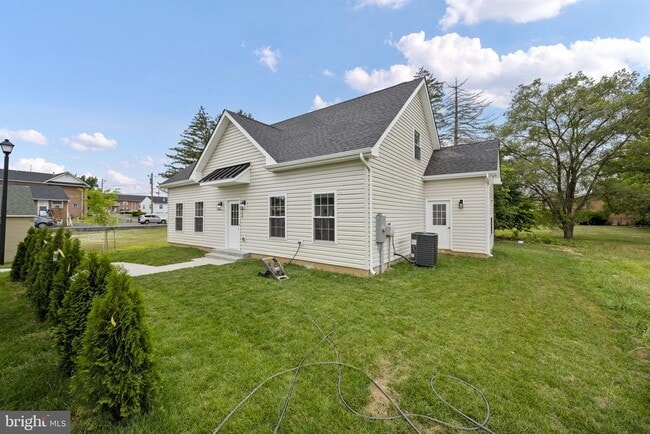 Building Photo - 2253 Papermill Rd