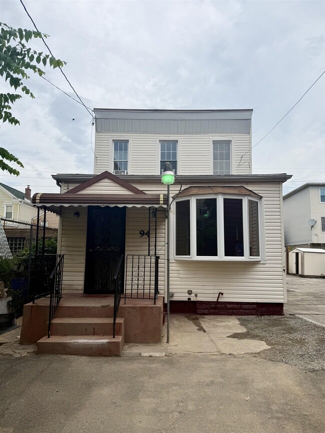 Building Photo - 94 Laidlaw Ave