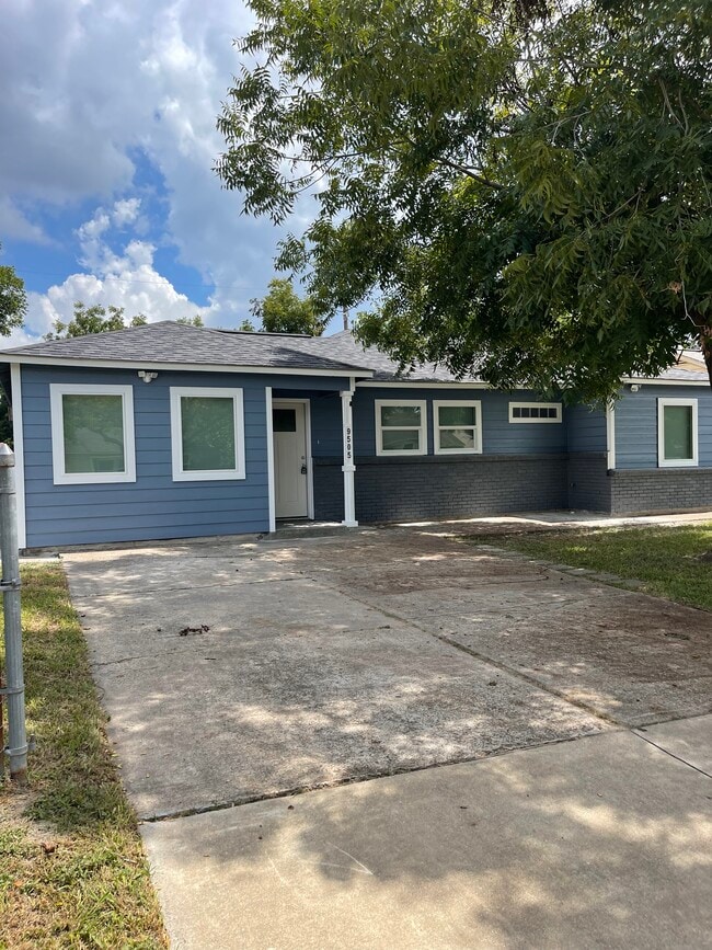 Photo - 9505 Sierra Dr