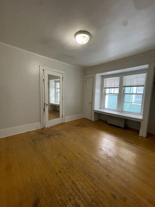 Photo - 2934 -36 N Farwell Ave Unit 2934 N Farwell Avenue lower