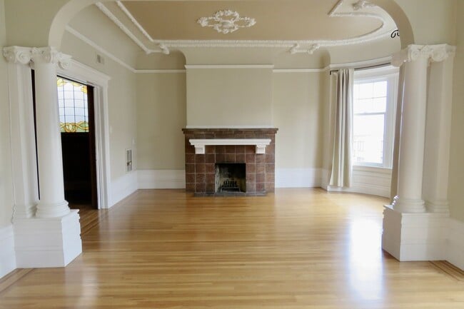 Photo - Huge and Beautiful Classic Top Floor Condo