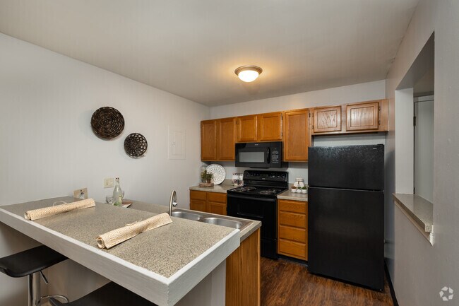 2BR, 1BA - 940SF - Kitchen