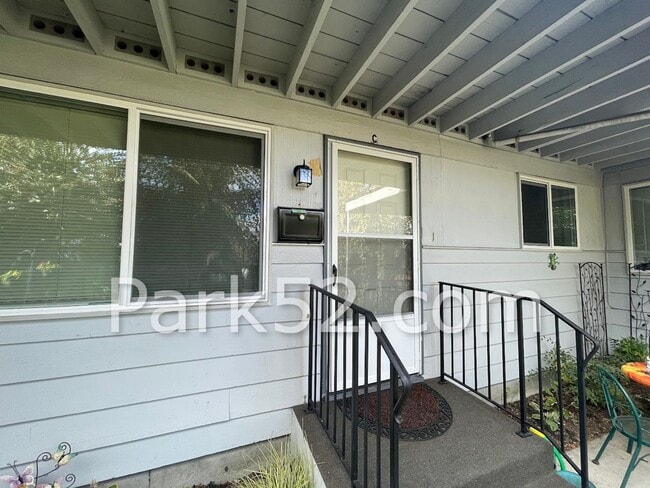 Photo - North Tacoma 1 Bed 1 Bath Apartment Unit #C