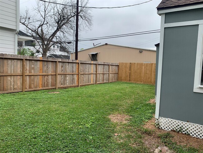 Photo - 119 E 27th St