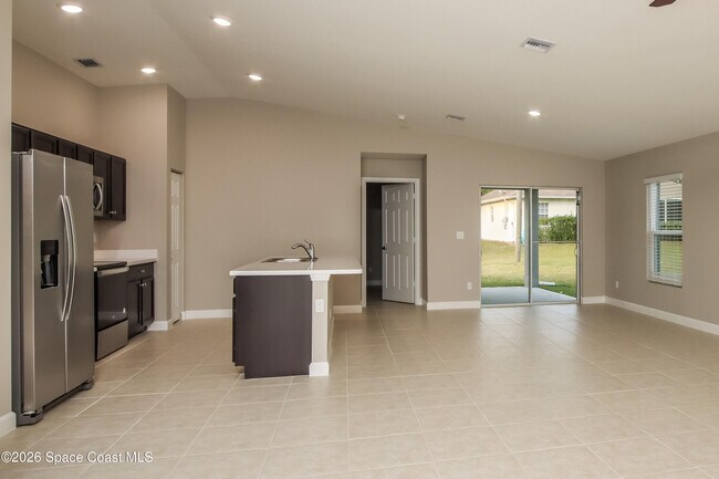 Photo - 543 Reading St SE