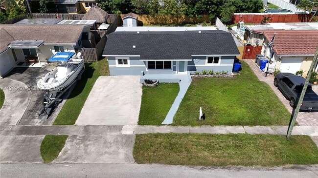 Photo - 6371 Scott St