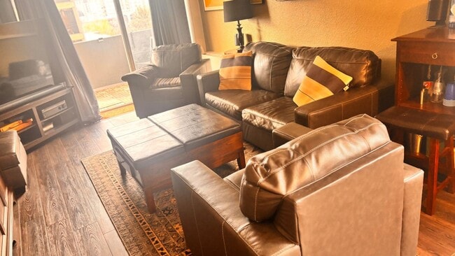 Photo - 909 Logan St
