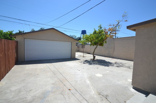 Photo - 2640 E 110th St