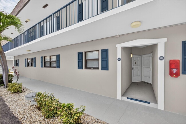 Building Photo - 755 Saturn St Unit C105 Rental