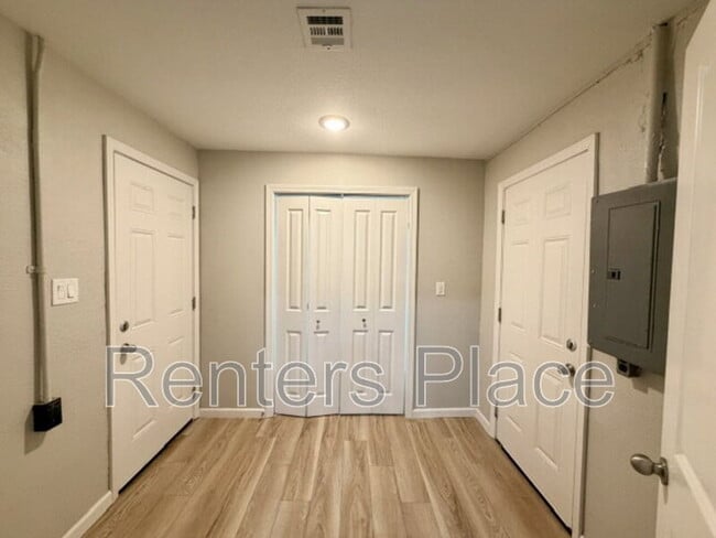 Photo - 711 N Main St