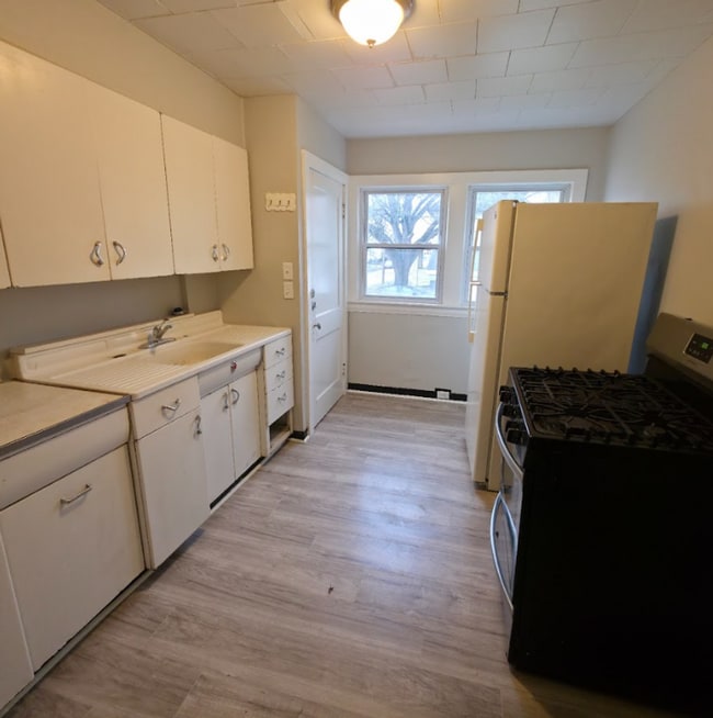 Photo - 3219 W 114th St Unit DOWN