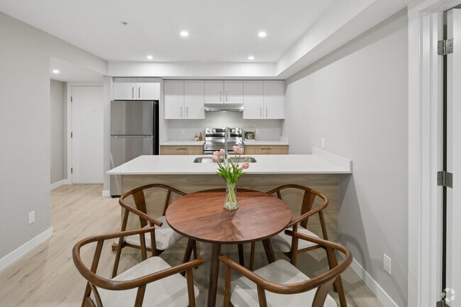 2BR, 2BA - 705SF - Dining Area