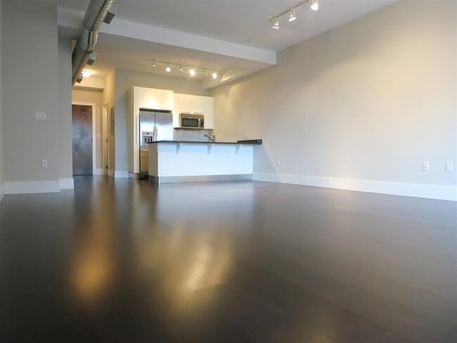 Building Photo - 154 W 2nd St Unit 313