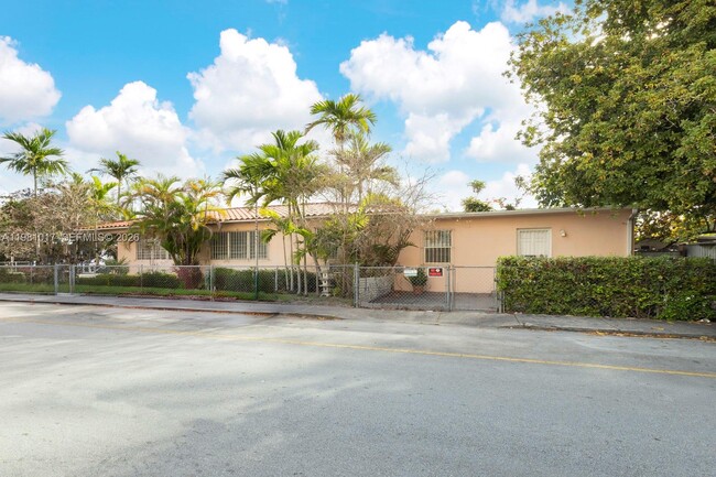 Building Photo - 101 SW 24th Ave Unit 0