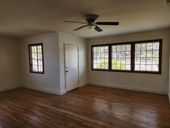 Photo - 261 N Larson St