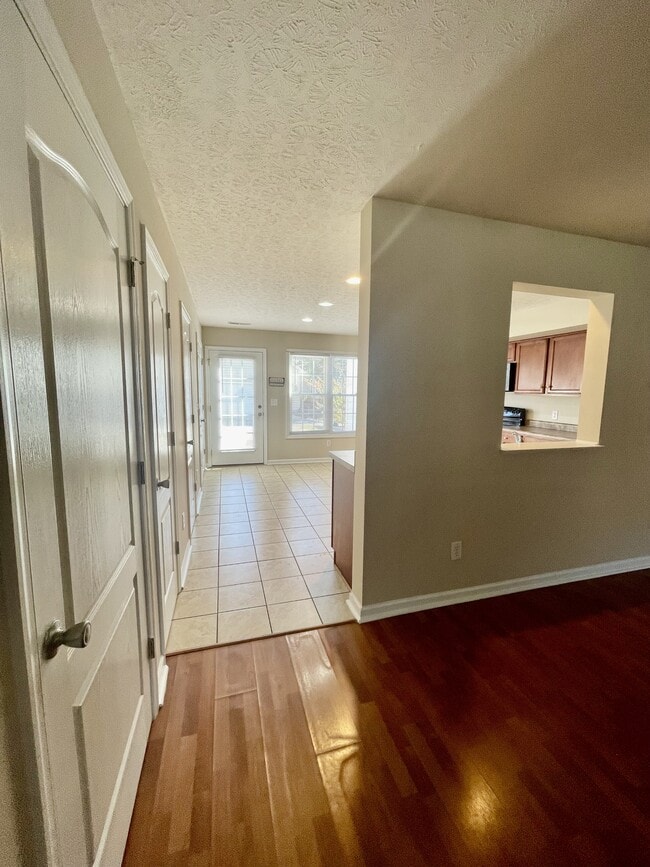Photo - 607 Capstone Dr