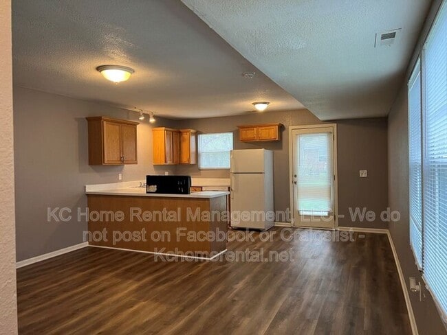 Photo - 1003 South Hocker Ave