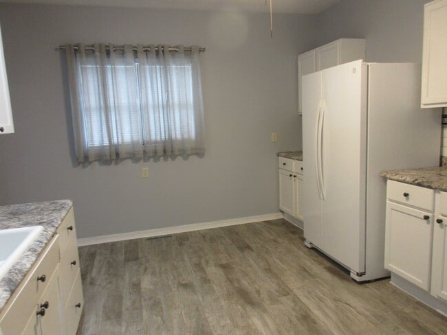 Photo - 301 N Main St