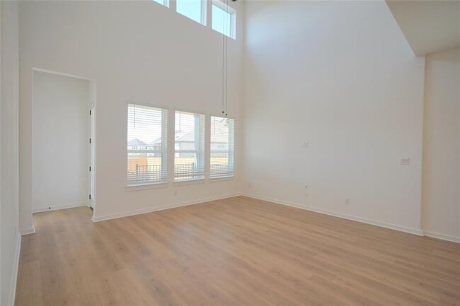 Photo - 1250 N Roger Hanks Pkwy