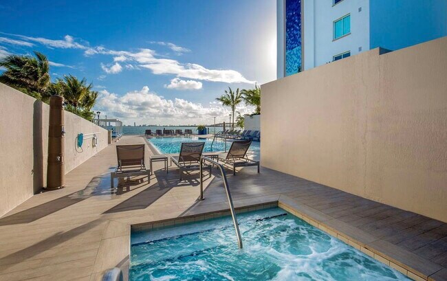 Photo - 440 NE 34th St