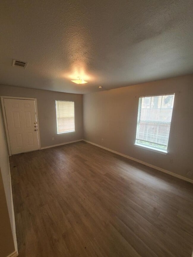 Photo - 1516 Barron Ln