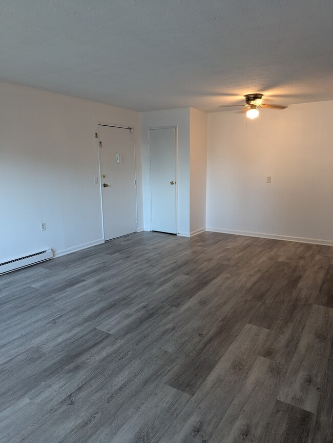 Building Photo - 103 Horse Pond Rd Unit 103 Salem Rental