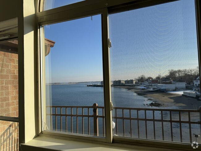 Building Photo - 191 Cross St Unit 3 bed 2  bath water view Rental