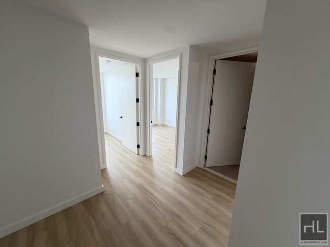 4 AVENUE