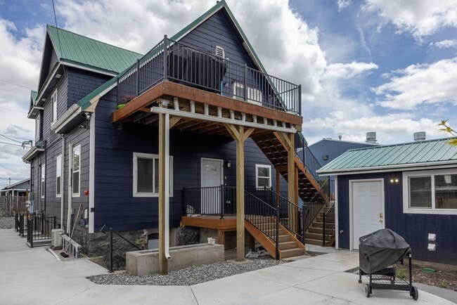 Building Photo - 415 SW 7th St Unit D