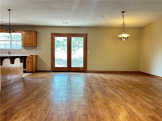 Photo - 2905 Falcon Rd