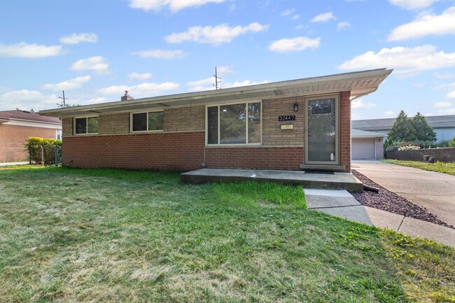 Building Photo - 32447 Hawthorne Dr Rental