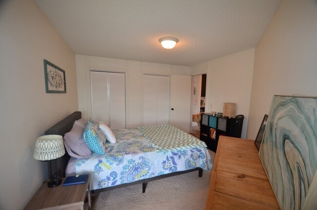 Photo - Updated Unit! Great Views! Year lease!