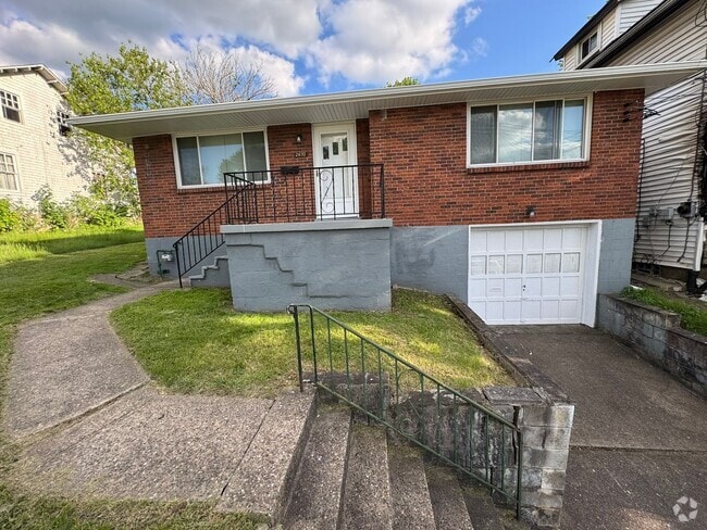 Building Photo - Updated 2-Bedroom 1-Bath Ranch House, GORG...