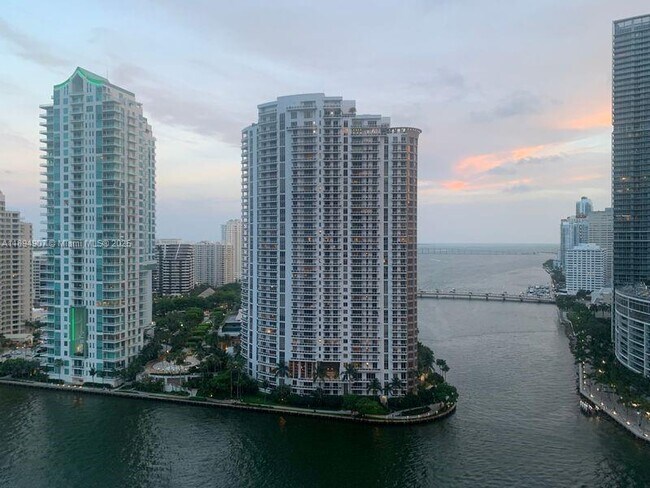 Building Photo - 300 S Biscayne Blvd Unit T-1908