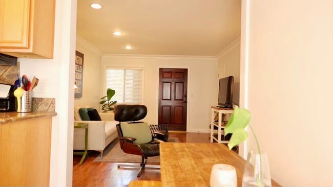 16144 W Sunset Blvd