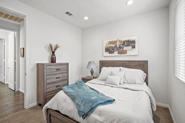 Photo - 4720 E Washington Ave