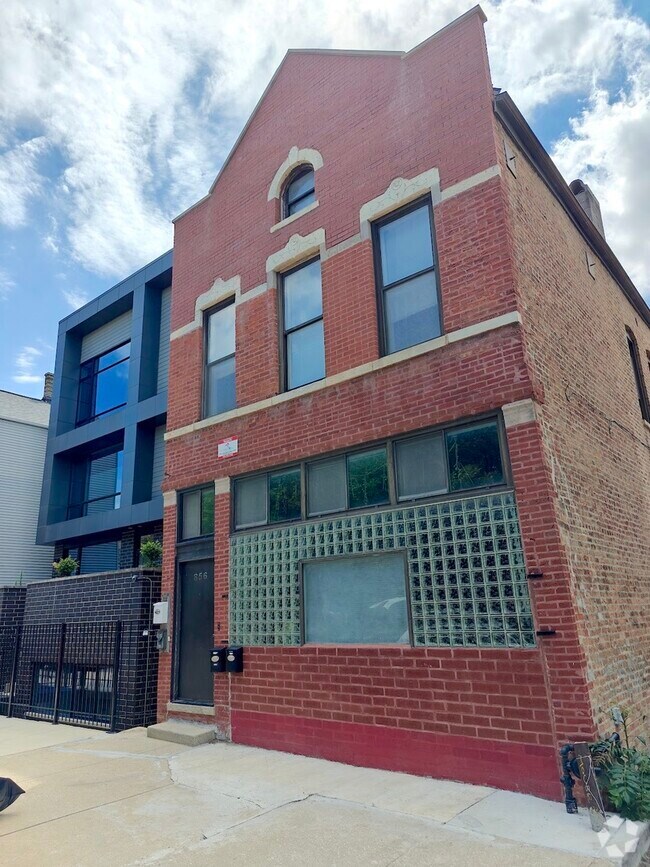 Building Photo - 856 N May St Unit 2F Rental