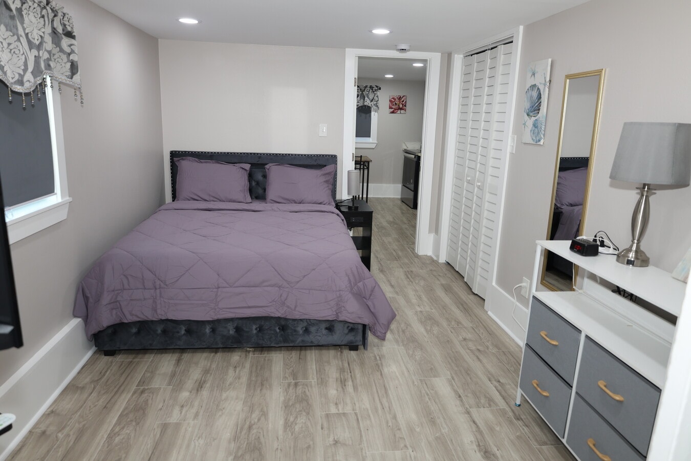 The bedroom. - 4119 Lasalle St Unit Caldwell Estates