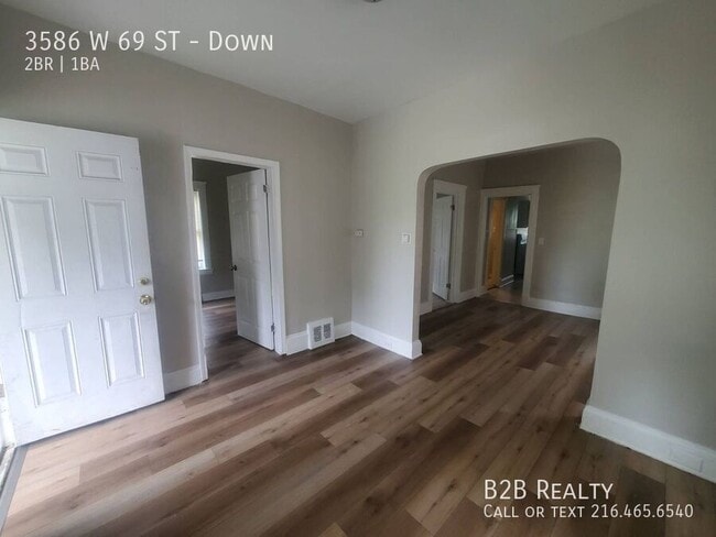 Photo - 3586 W 69th St Unidad Down