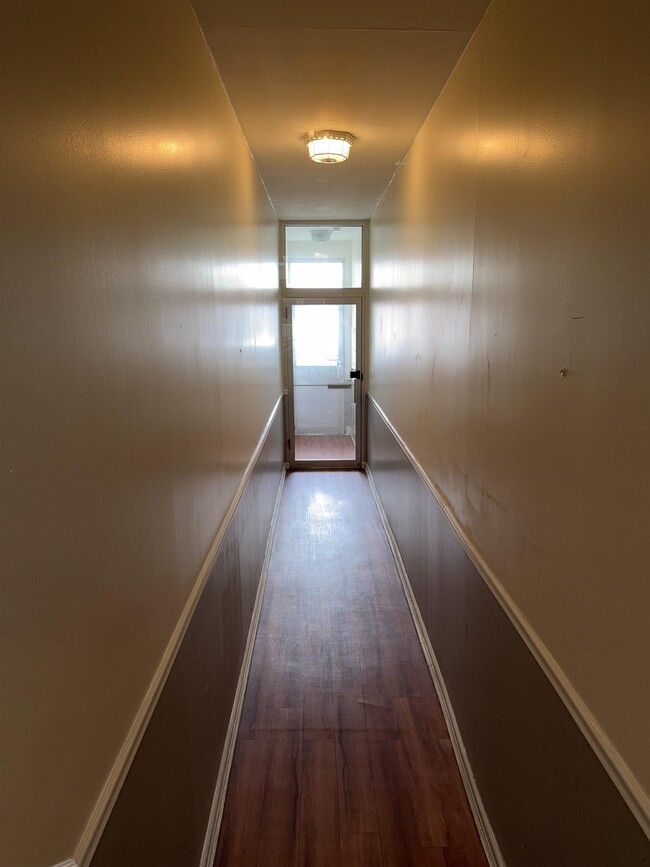 Photo - 998 Broadway