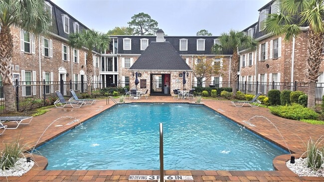 Building Photo - 357 N Post Oak Ln Unit 208