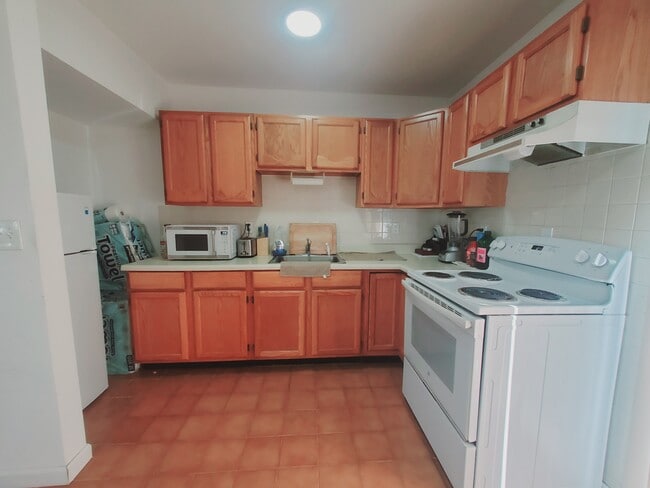 Building Photo - 42 Dora St Unit 5